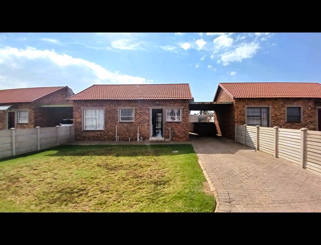 2 BEDROOM TOWNHOUSE FOR SALE IN RIVERSDALE